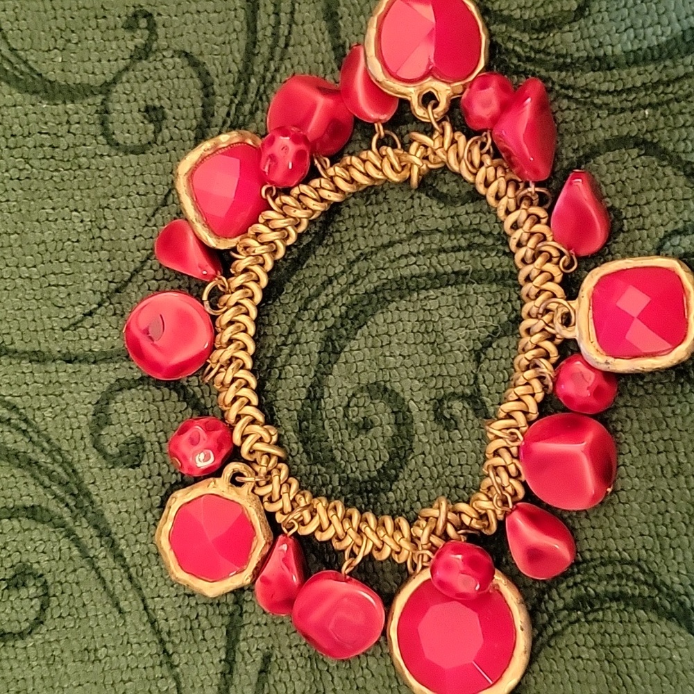 Red orange faceted stones on goldtone stretch bracelet Like New - Picture 2 of 4